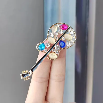 Attractive Guitar Shape Ladies Brooch/Pin